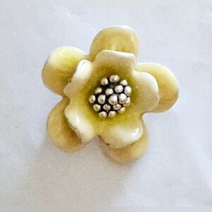 Rare Find! Vintage signed liz claiborne pale yellow small flower detailed brooch